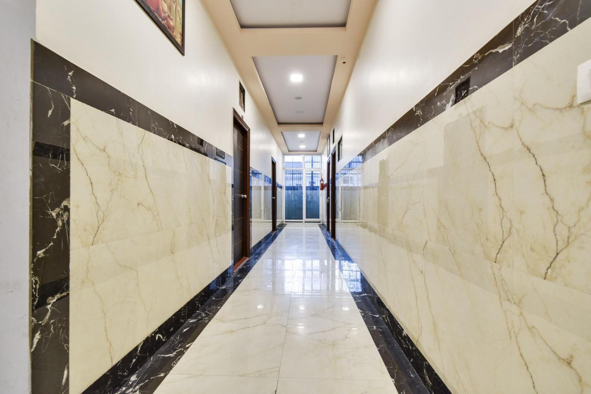 Super Hotel O Ratnam Palace ウダイプル エクステリア 写真